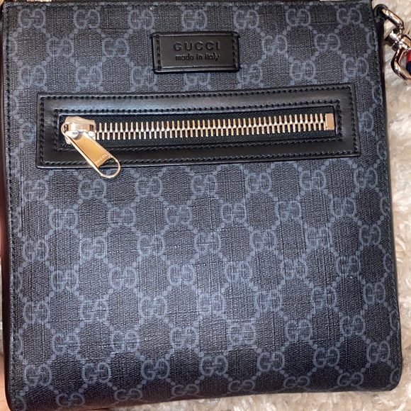 Gucci messenger bag like new lightly worn - Picture 6 of 10